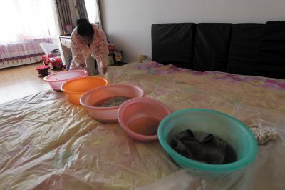 盐亭楼上漏水，住户失联，小区没物管，业主维权难！律师来支招……